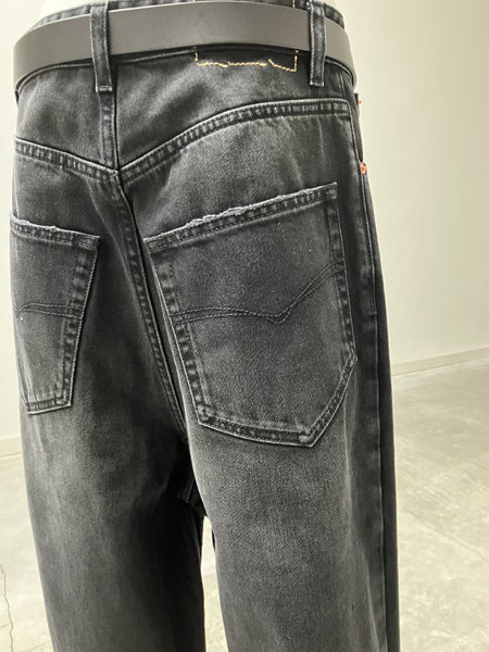 VETEMENTS 26SS Ripped Jeans